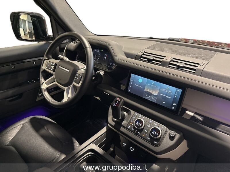 Land Rover Defender 2024