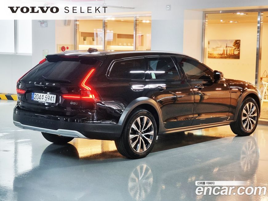 Volvo V90 2024