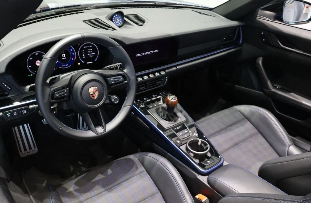 Porsche 992 2025