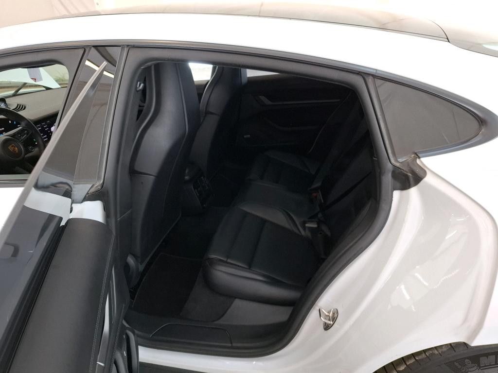 Porsche Taycan 2021