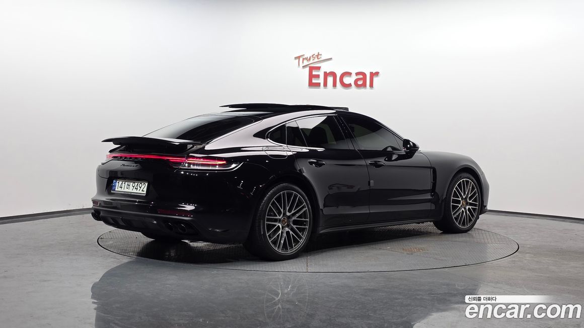Porsche Panamera 2021