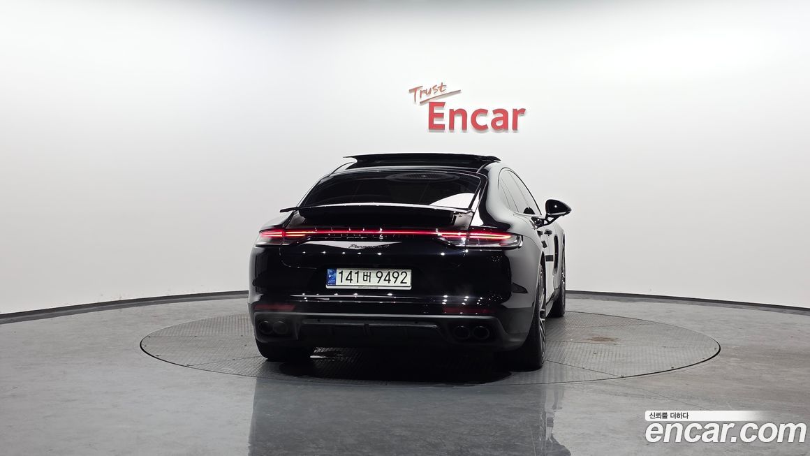 Porsche Panamera 2021