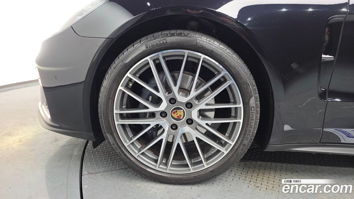 Porsche Panamera 2021