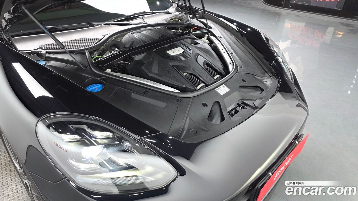 Porsche Panamera 2021