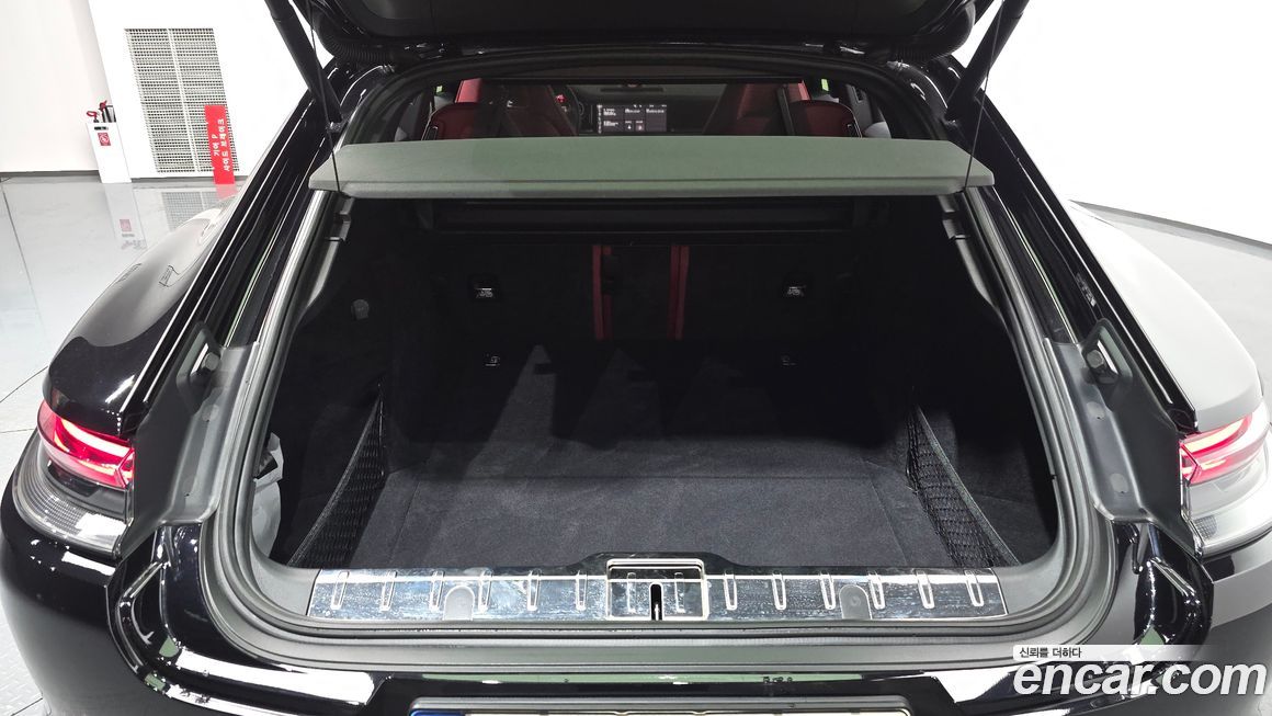 Porsche Panamera 2021