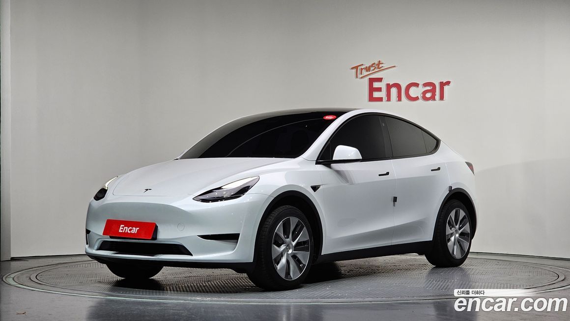 Tesla Model Y 2024
