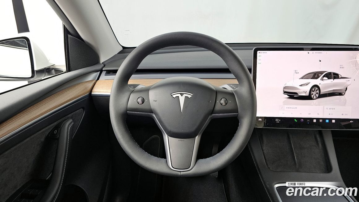 Tesla Model Y 2024