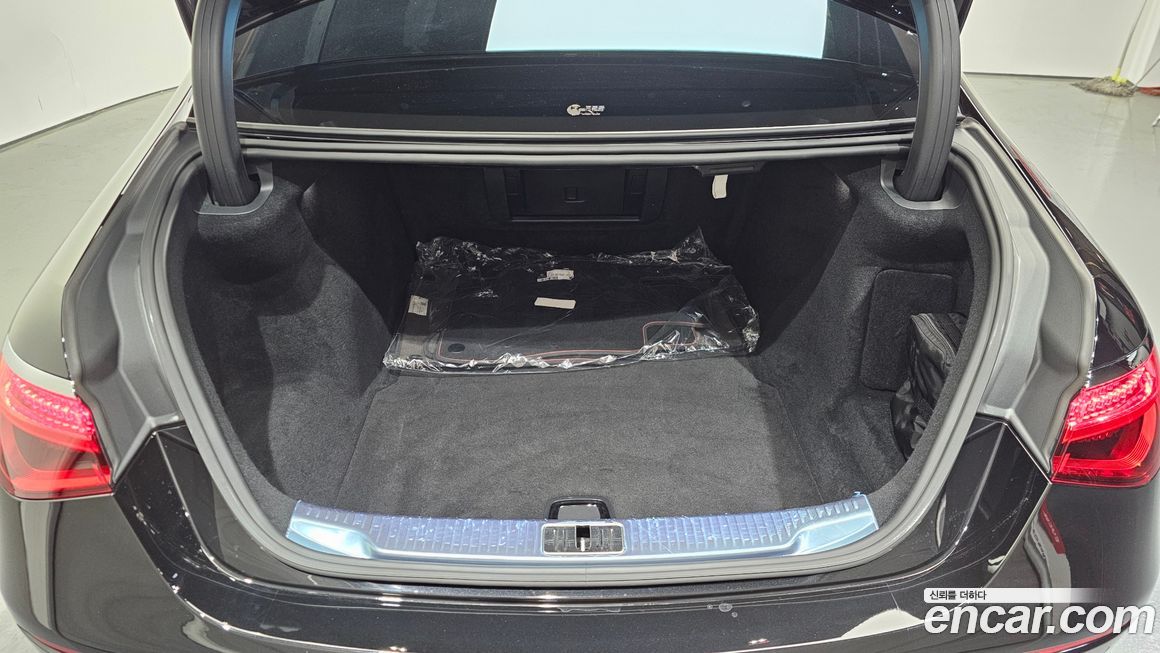 Mercedes-Benz S-Class 2023