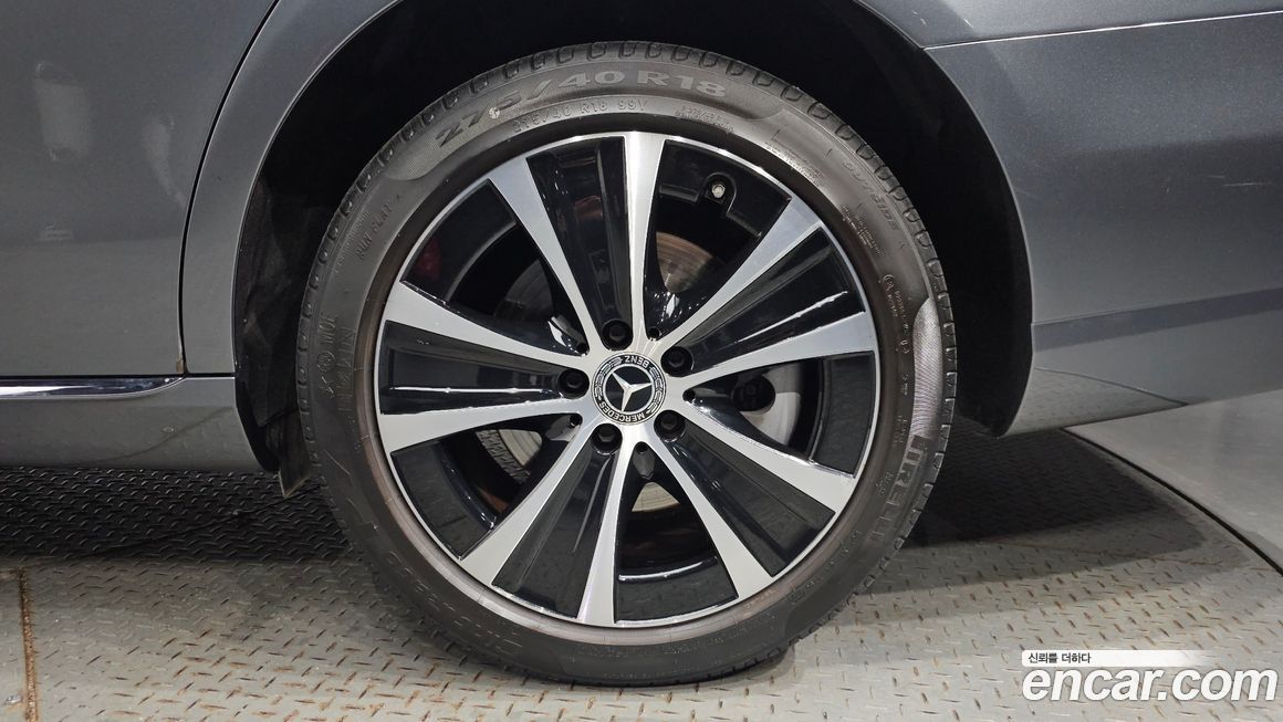 Mercedes-Benz E-Class 2021