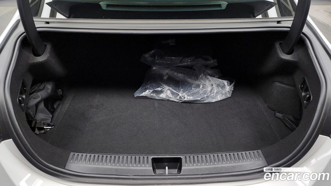 Mercedes-Benz E-Class 2025