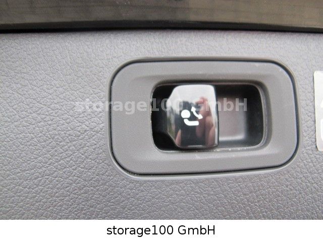 Mercedes-Benz C 200 2025