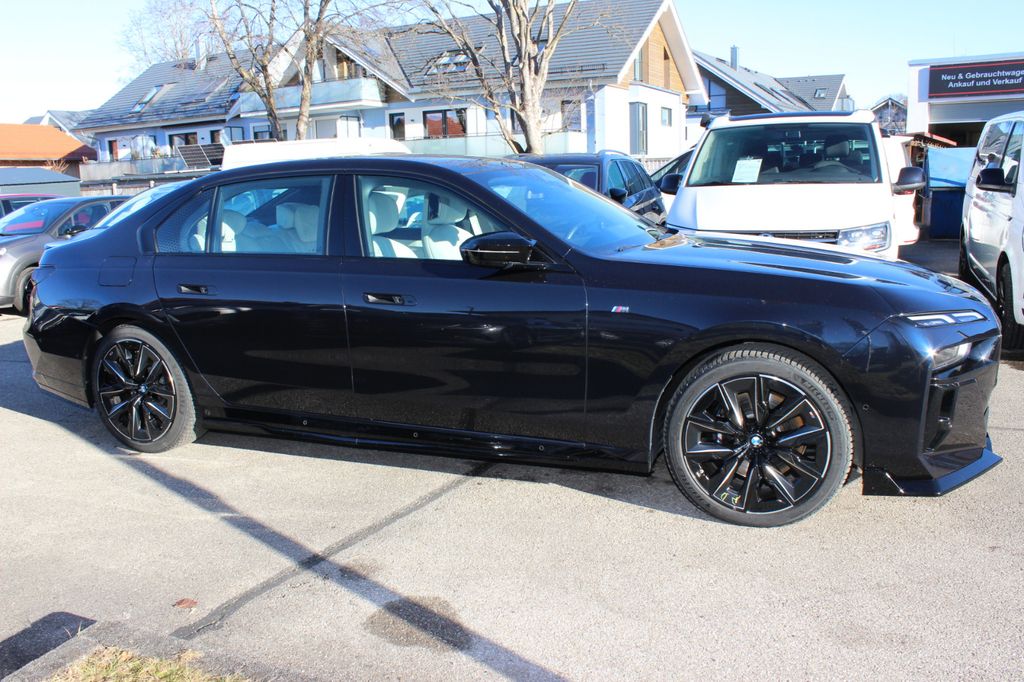 BMW 740 2023