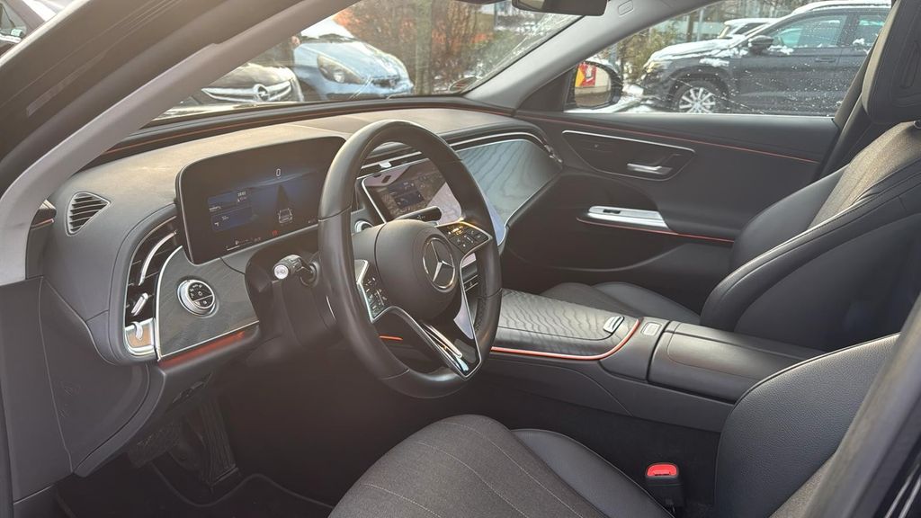 Mercedes-Benz 220 2024