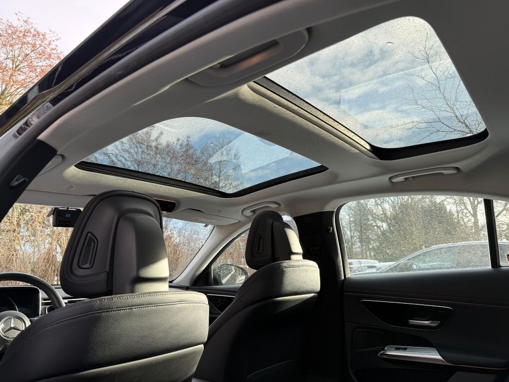 Mercedes-Benz 220 2024