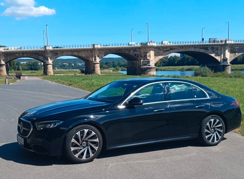 Mercedes-Benz 220 2024