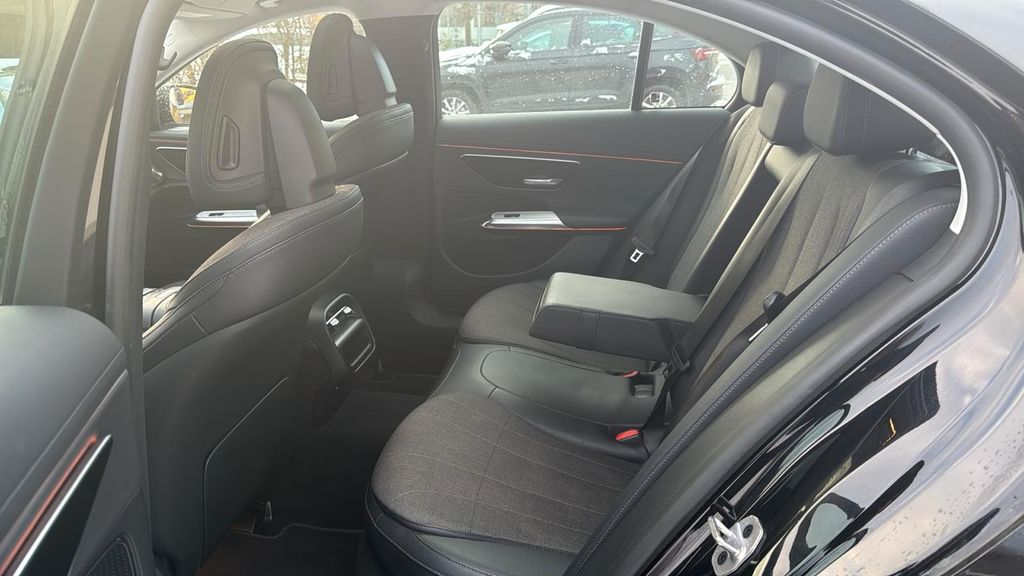 Mercedes-Benz 220 2024