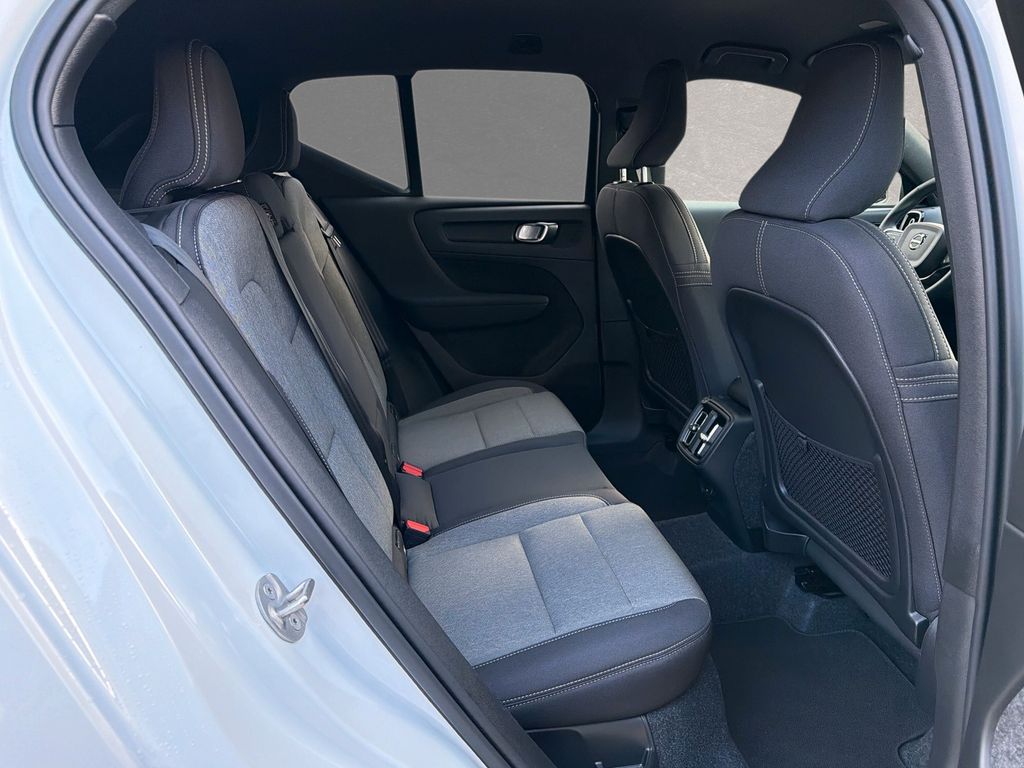 Volvo XC40 2025