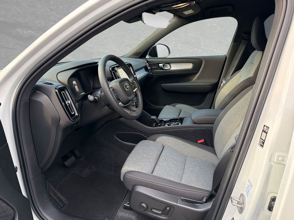 Volvo XC40 2025