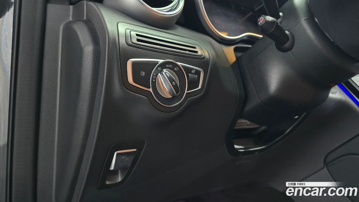 Mercedes-Benz GLC-Class 2023