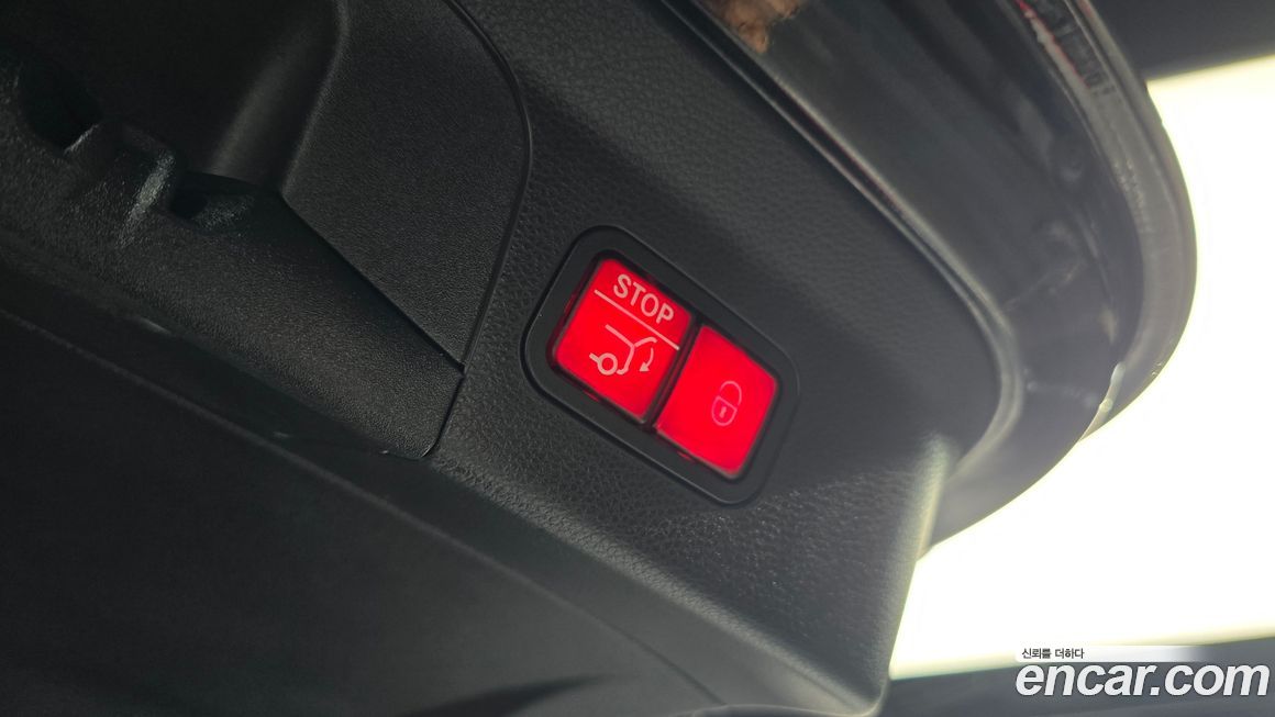 Mercedes-Benz GLC-Class 2023