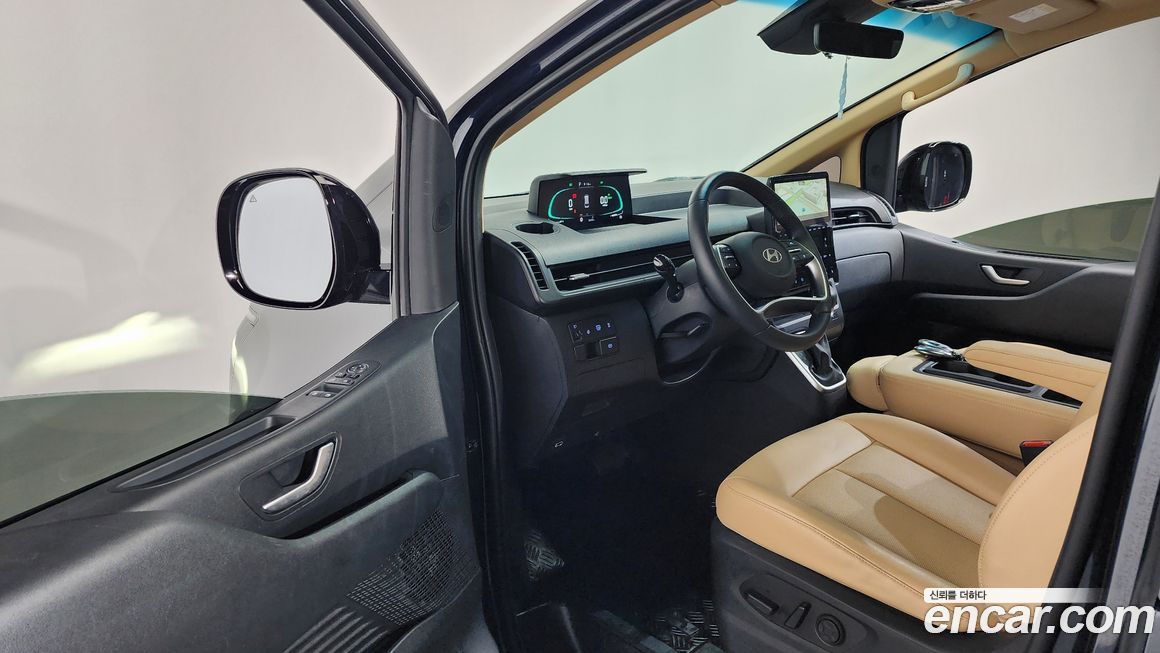 Hyundai Staria 2025