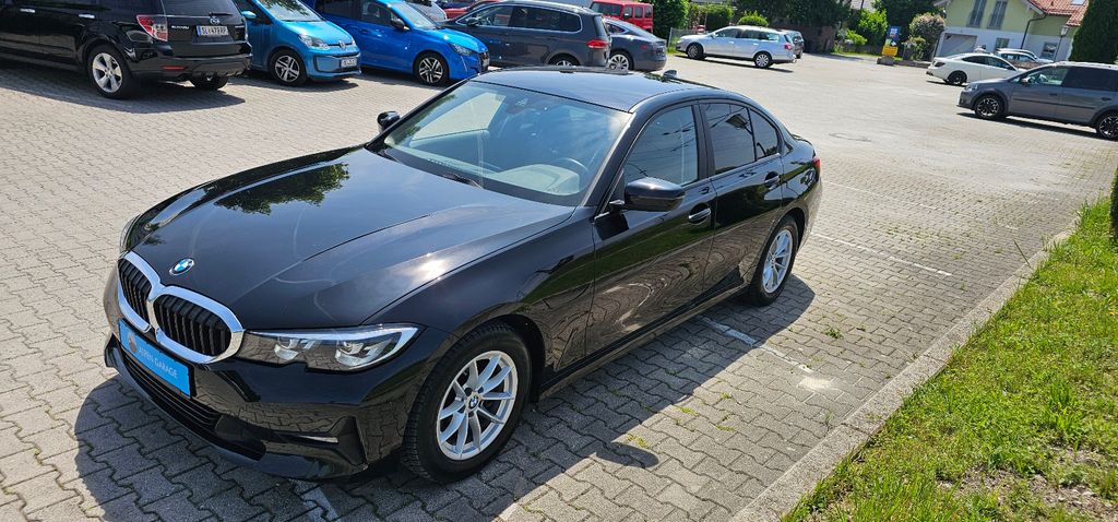 BMW 318 2021