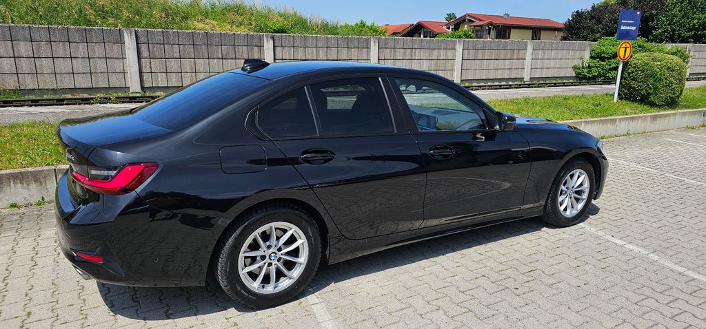 BMW 318 2021