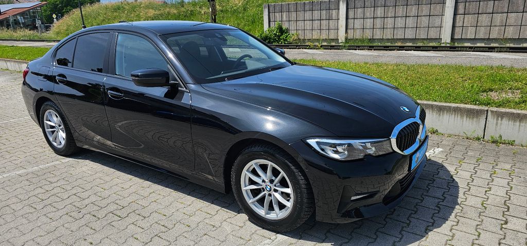 BMW 318 2021