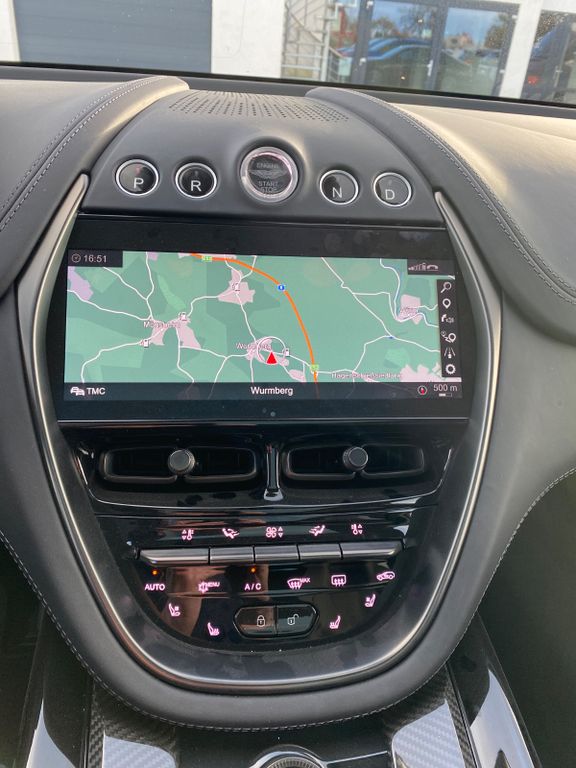 Aston Martin DBX 2025