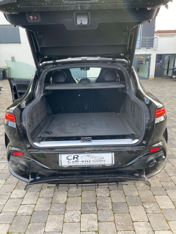 Aston Martin DBX 2025