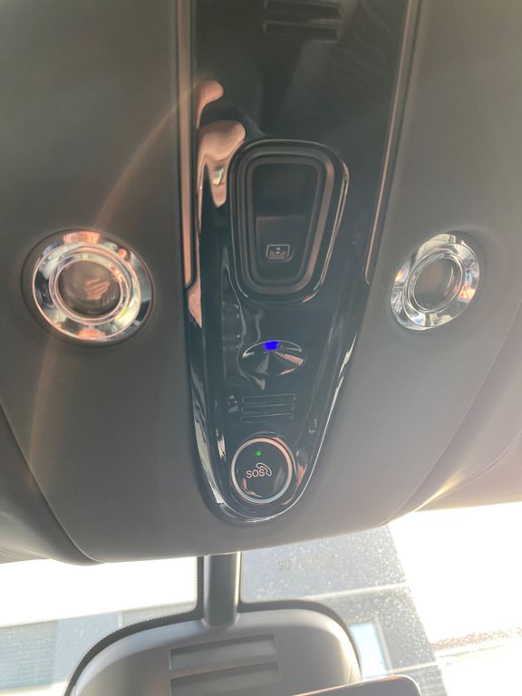 Aston Martin DBX 2025