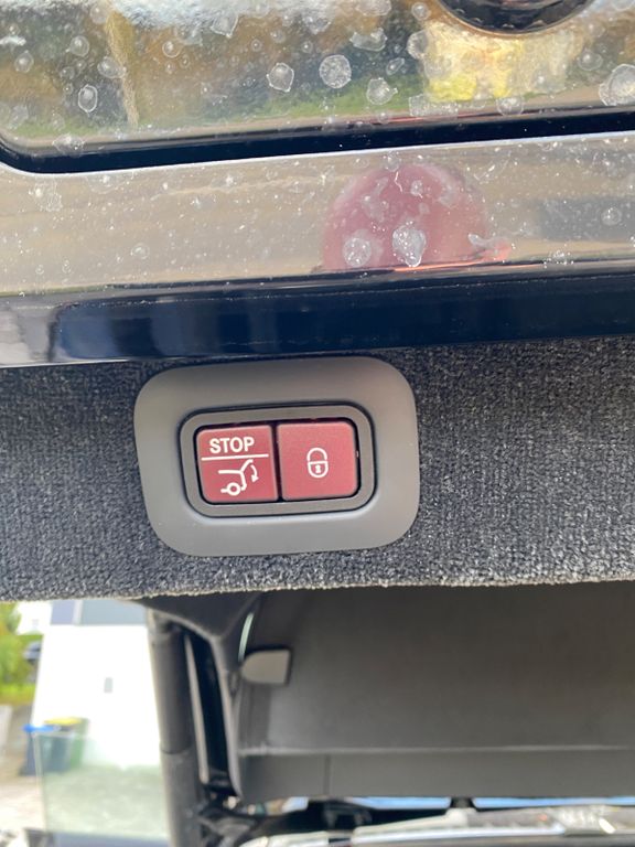 Aston Martin DBX 2025