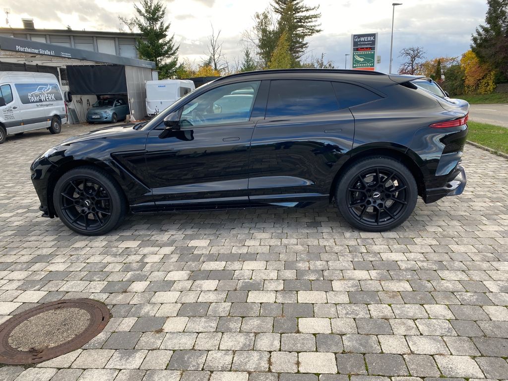 Aston Martin DBX 2025