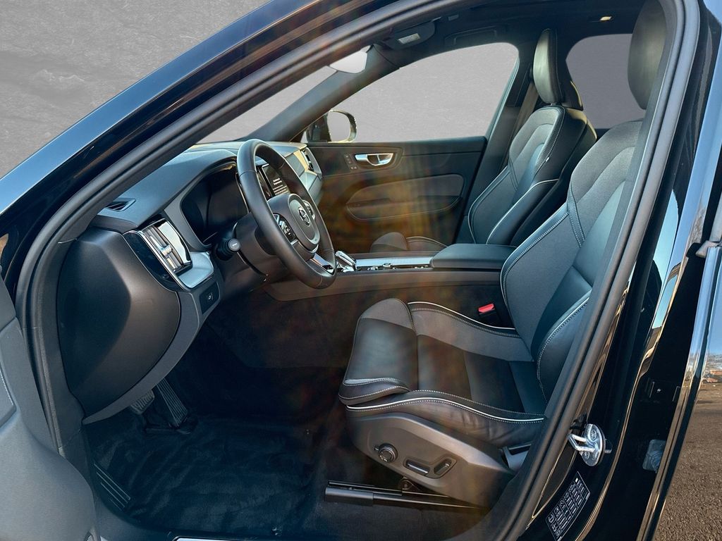 Volvo XC60 2025