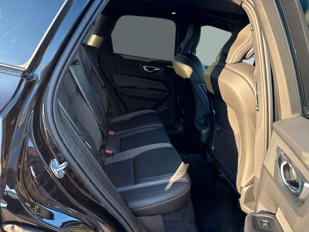Volvo XC60 2025