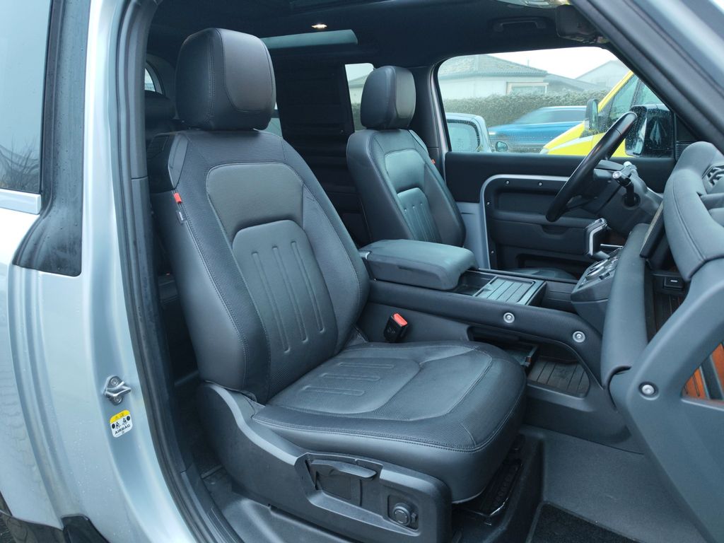 Land Rover Defender 2021