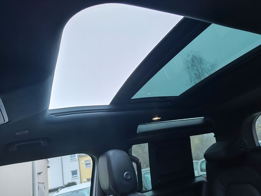 Land Rover Defender 2021