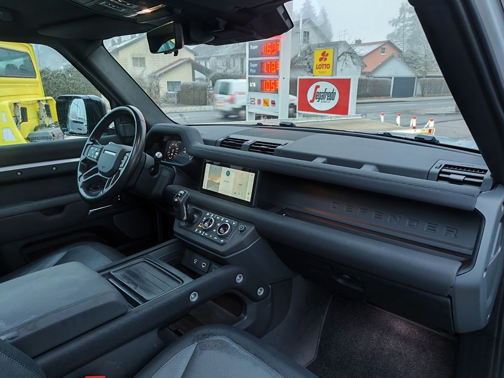 Land Rover Defender 2021