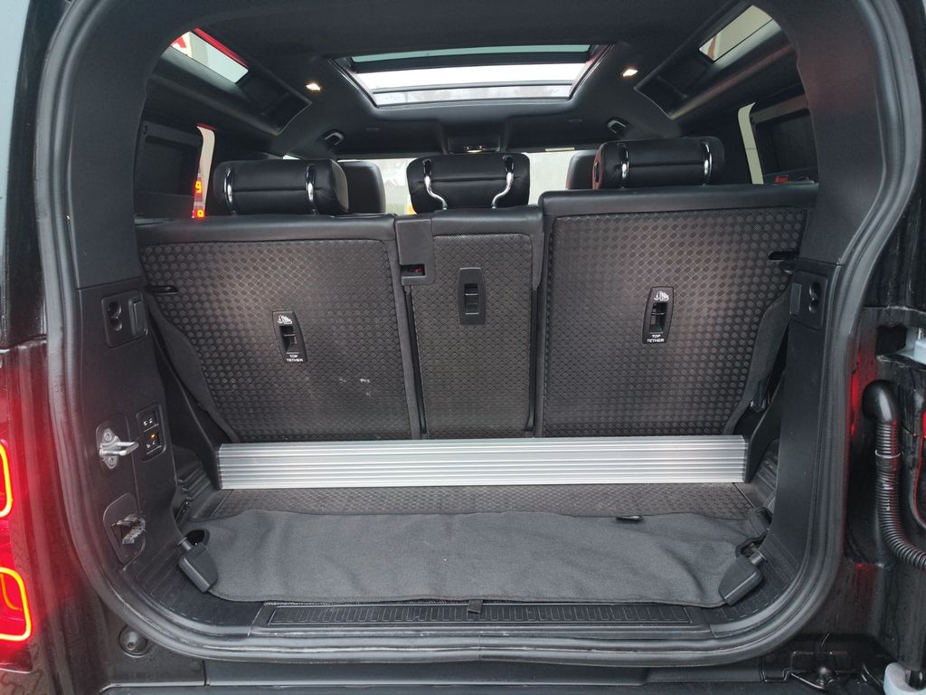 Land Rover Defender 2021