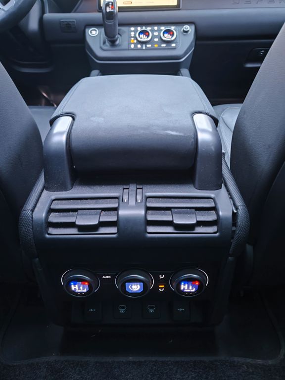 Land Rover Defender 2021