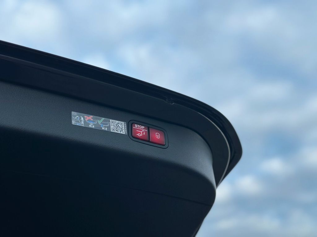 Mercedes-Benz C 300 2025