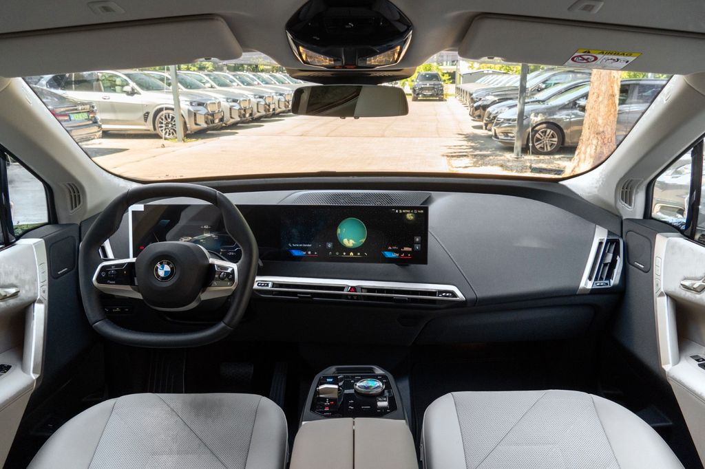 BMW iX 2025