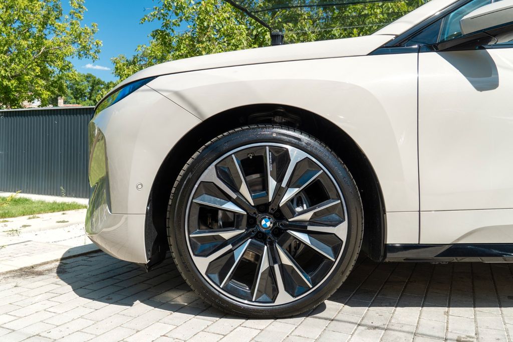 BMW iX 2025
