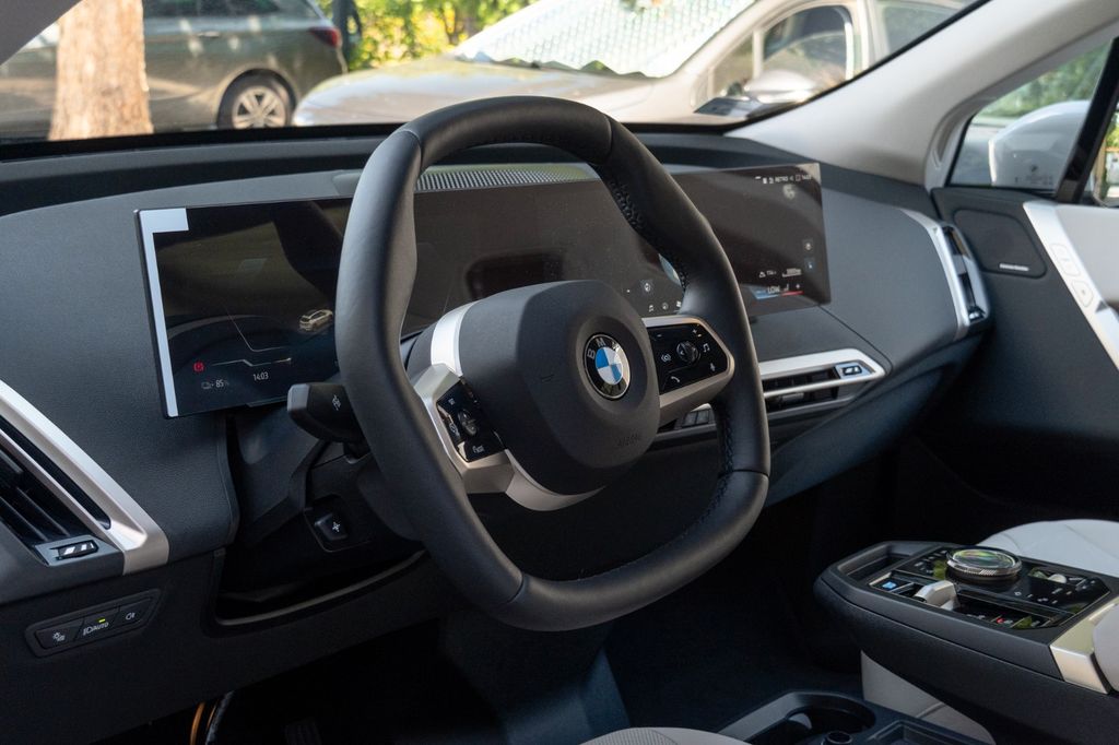 BMW iX 2025
