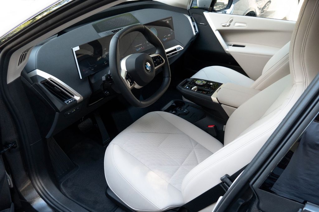 BMW iX 2025