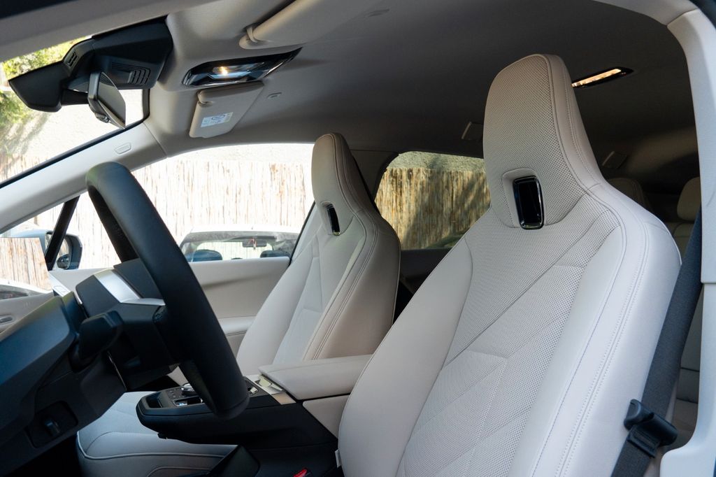 BMW iX 2025