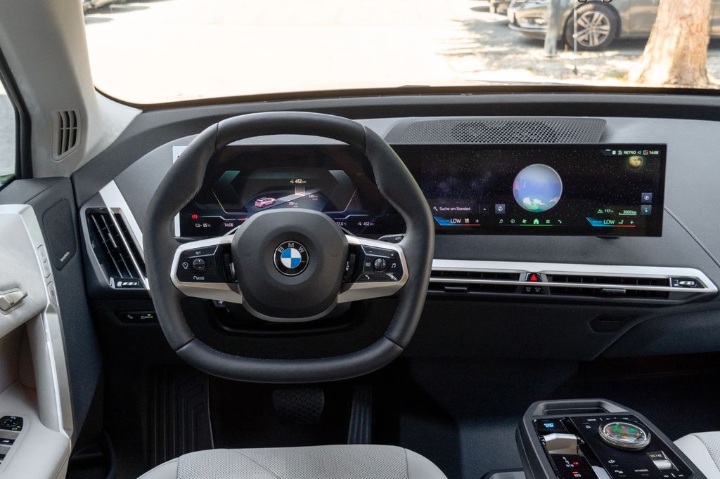 BMW iX 2025
