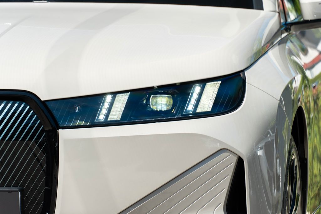 BMW iX 2025