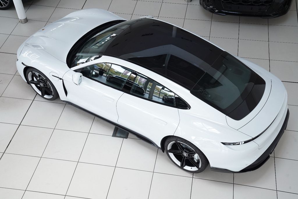 Porsche Taycan 2021
