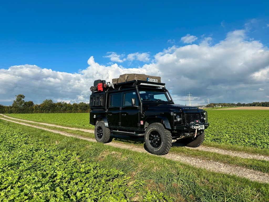 Land Rover Defender 2011